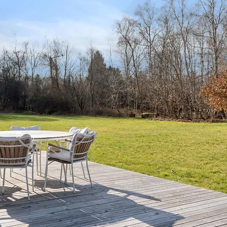 Modern With Large Garden Near Holiday home *
