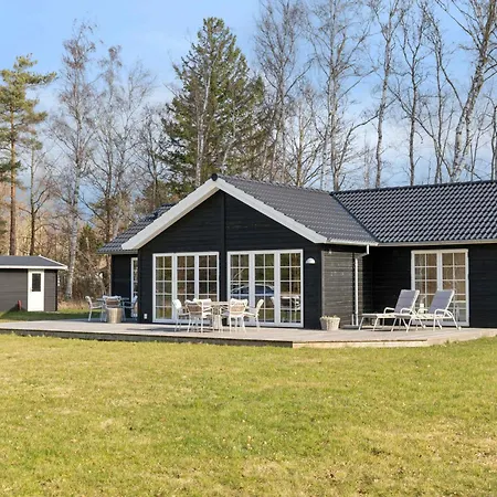 Modern With Large Garden Near *