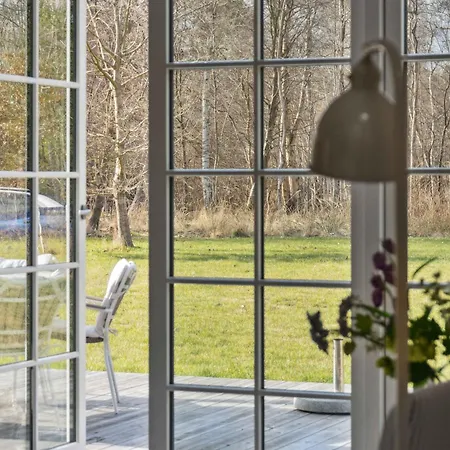Modern With Large Garden Near * Vig