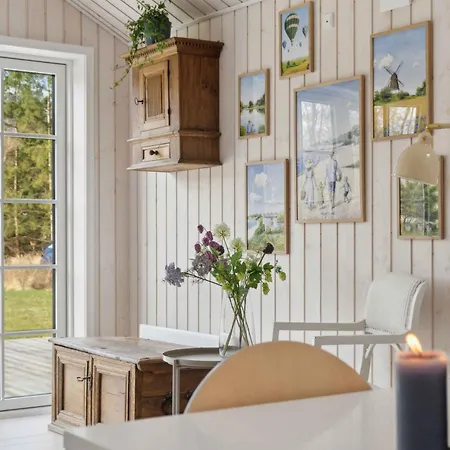 Modern With Large Garden Near Ferienhaus *