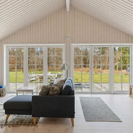 Modern With Large Garden Near Ferienhaus *